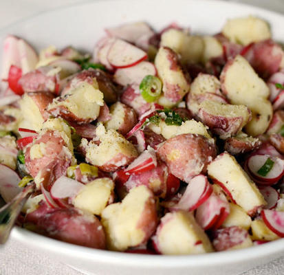 salada de batata vermelha com cebolinha e rabanete
