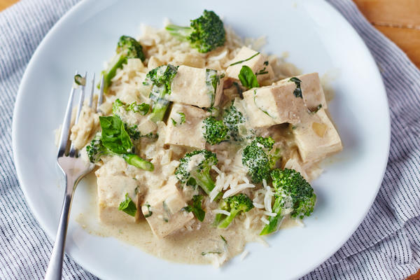 tofu e brócolis curry verde